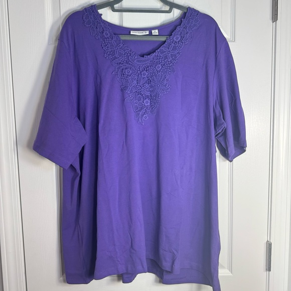 NWOT. Susan Graver v-neck tee size 3X with floral lace trim. purple top - Picture 1 of 7